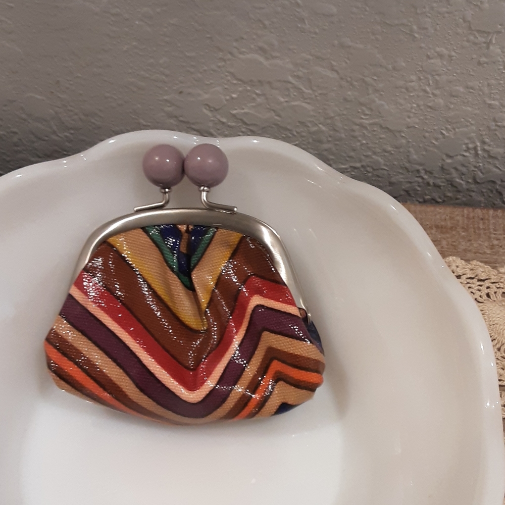 FOSSIL CHANGE PURSE CHEVRON PATTERN Multi Colors